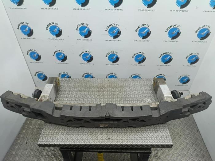 Front bumper foam support bar