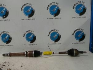 Used Front drive shaft, right Renault Clio Price on request offered by Rhenoy Onderdelen b.v.