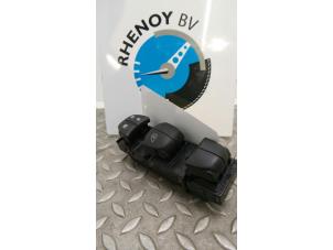 Used Electric window switch Nissan X-Trail Price on request offered by Rhenoy Onderdelen b.v.