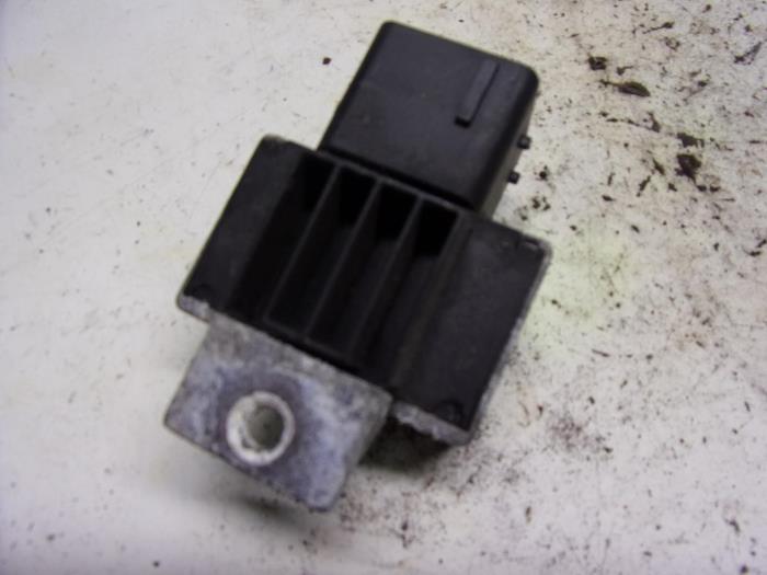 Glow plug relay Renault Megane III Berline 1.5 dCi 110 - 110678071R