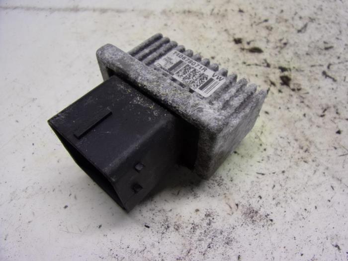 Glow plug relay Renault Megane III Berline 1.5 dCi 110 110678071R