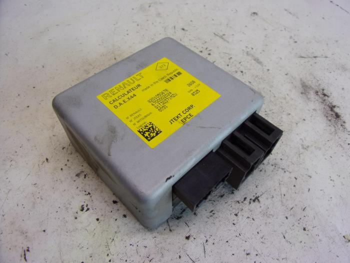 Used Power steering computer Renault Twingo II (CN) 1.2 16V Price € 73,50 Margin scheme offered by Reclycar De Boer BV
