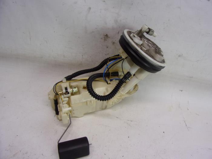 Electric fuel pump from a Honda Civic (EP/EU) 1.6 16V VTEC 2005