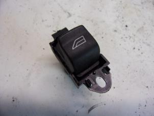 Begagnade Brytare, eldrivna fönster Volvo C30 (EK/MK) 2.0 D 16V Pris € 15,75 Marginaltabell erbjuds av Reclycar De Boer BV