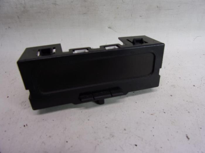 Begagnade Innerdisplay Renault Megane II CC (EM) 1.9 dCi 120 Pris € 26,25 Marginaltabell erbjuds av Reclycar De Boer BV