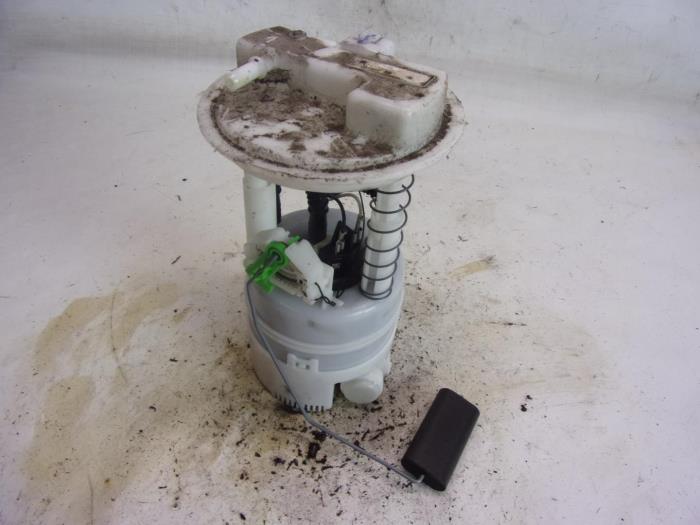 Gebrauchte Kraftstoffpumpe Elektrisch Renault Modus/Grand Modus (JP) 1.2 16V TCE 100 Preis € 26,25 Margenregelung angeboten von Reclycar De Boer BV