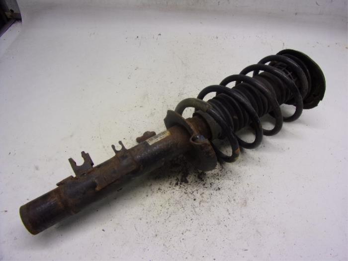 Fronts shock absorber, left from a Peugeot 1007 (KM) 1.4 HDI 2005
