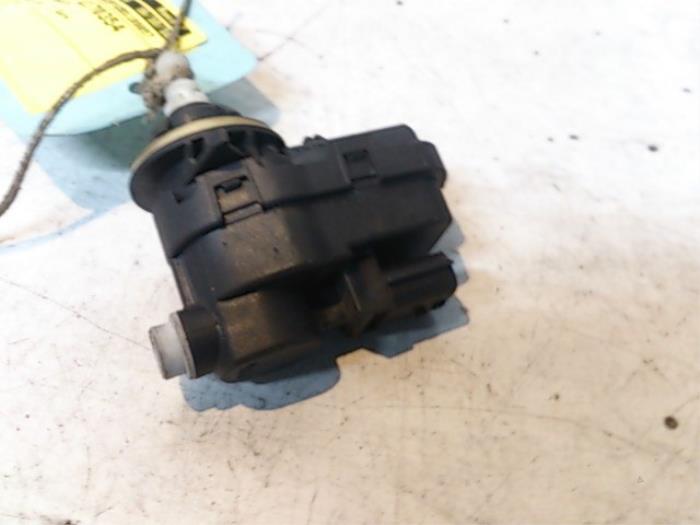 Gebrauchte Scheinwerfermotor Peugeot 3008 I (0U/HU) 1.6 VTI 16V Preis € 21,00 Margenregelung angeboten von Reclycar De Boer BV
