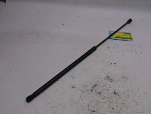 Used Rear gas strut, right Renault Megane III Coupe (DZ) 1.6 Energy dCi 130 Price € 10,50 Margin scheme offered by Reclycar De Boer BV