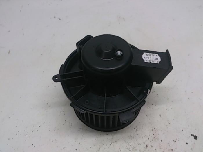 Motor de ventilador de calefactor de un Peugeot 206+ (2L/M) 1.4 XS 2010