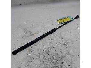 Used Rear gas strut, right Volkswagen Polo V (6R) 1.2 TSI Price € 10,50 Margin scheme offered by Reclycar De Boer BV