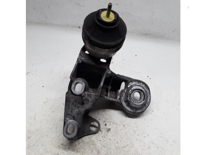 Used Engine mount Volkswagen Passat Variant (3B6) 2.0 20V Price € 26,25 Margin scheme offered by Reclycar De Boer BV