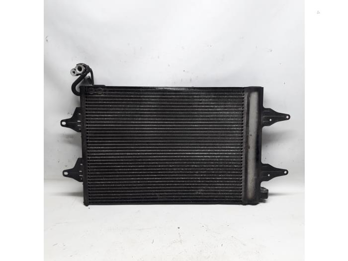 Air conditioning radiator from a Volkswagen Polo IV (9N1/2/3) 1.4 16V 2004