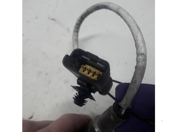 Lambda probe from a Peugeot 208 I (CA/CC/CK/CL) 1.2 Vti 12V PureTech 82 2015