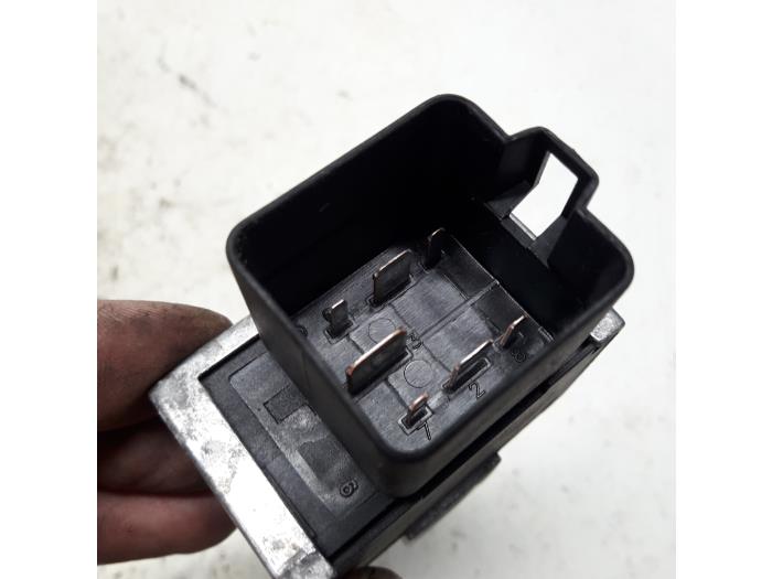 Glow plug relay Renault Clio III 1.5 dCi 105 FAP 7700115073