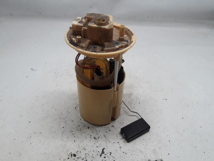 Usagé Pompe à carburant Opel Corsa D 1.2 16V Prix € 26,25 Règlement à la marge proposé par Reclycar De Boer BV