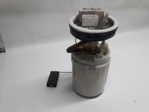 Usados Bomba eléctrica de combustible Volkswagen Polo IV (9N1/2/3) 1.2 12V Precio € 42,00 Norma de margen ofrecido por Reclycar De Boer BV