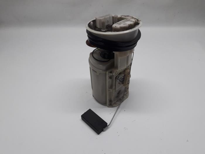 Usagé Pompe à carburant Volkswagen Polo III (6N1) 1.6i 75 Prix € 26,25 Règlement à la marge proposé par Reclycar De Boer BV