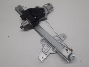 Używane Mechanizm szyby prawej tylnej wersja 4-drzwiowa Citroen C5 III Berline (RD) 2.0 HDiF 16V Cena € 26,25 Procedura marży oferowane przez Reclycar De Boer BV