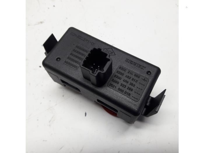 Panic lighting switch from a Renault Clio III (BR/CR) 1.5 dCi 70 2007