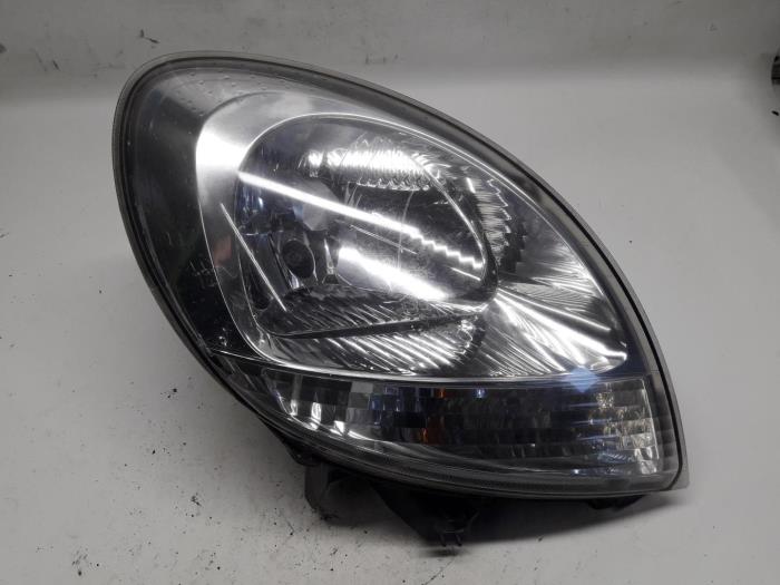 Używane Reflektor prawy Renault Kangoo (KC) 1.5 dCi 85 Cena € 31,50 Procedura marży oferowane przez Reclycar De Boer BV