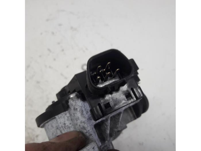 Front wiper motor from a Toyota Corolla Verso (R10/11) 2.2 D-4D 16V 2009