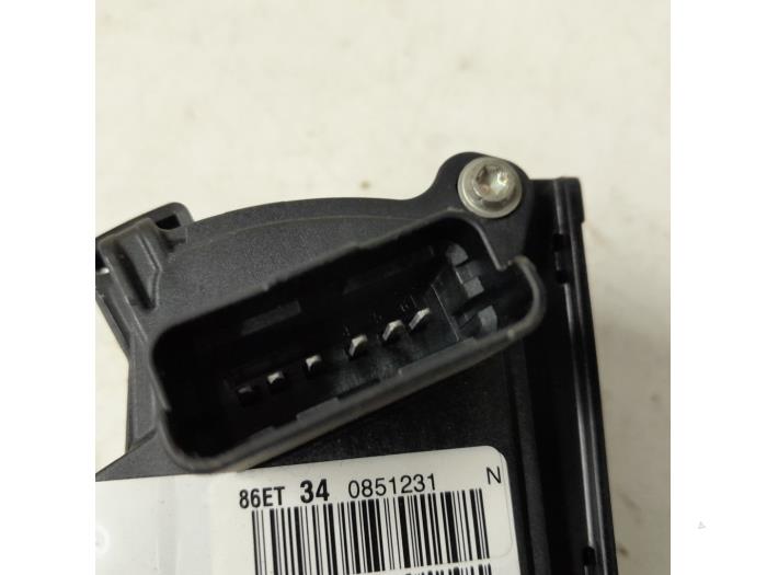 Gaspedalposition Sensor van een Peugeot 308 SW (L4/L9/LC/LJ/LR) 1.6 BlueHDi 120 2015