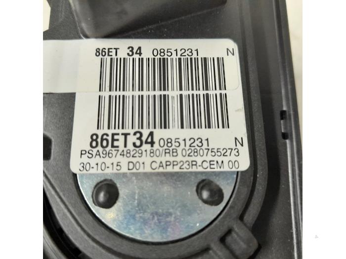 Gaspedalposition Sensor van een Peugeot 308 SW (L4/L9/LC/LJ/LR) 1.6 BlueHDi 120 2015