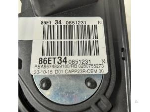 Gaspedalposition Sensor van een Peugeot 308 SW (L4/L9/LC/LJ/LR) 1.6 BlueHDi 120 2015