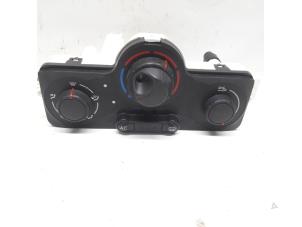 Used Heater control panel Renault Clio III (BR/CR) 1.2 16V 75 Price € 31,50 Margin scheme offered by Reclycar De Boer BV