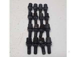 Used Set of wheel bolts Renault Clio IV (5R) 1.5 Energy dCi 90 FAP Price € 26,25 Margin scheme offered by Reclycar De Boer BV