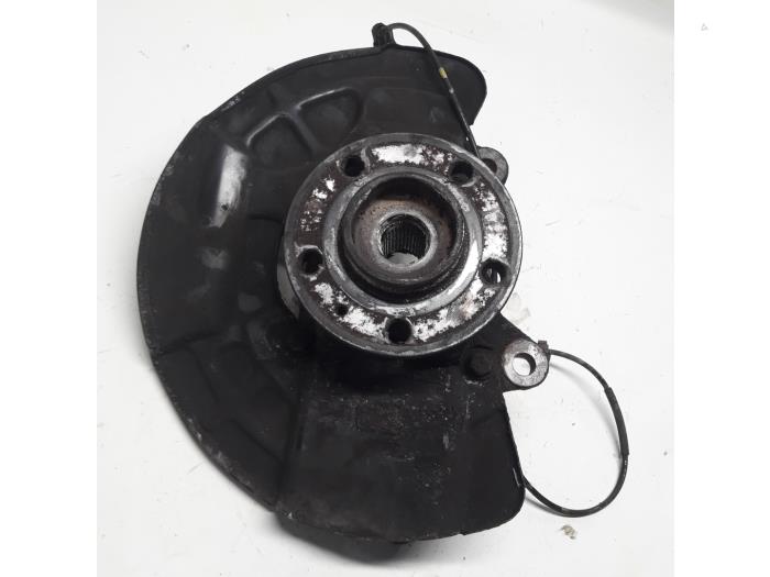 Front wheel hub from a Volvo XC90 I 2.4 D5 20V 2003
