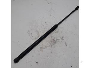 Used Rear gas strut, right Volkswagen Polo V (6R) 1.4 16V Price € 10,50 Margin scheme offered by Reclycar De Boer BV