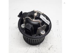 Usados Motor de ventilador de calefactor Citroen C3 Picasso (SH) 1.4 16V VTI 95 Precio € 52,50 Norma de margen ofrecido por Reclycar De Boer BV