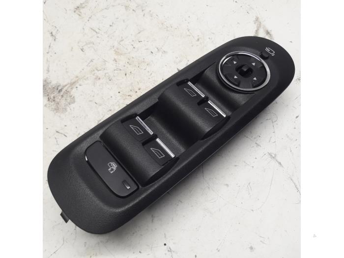 Usados Interruptor de ventanilla eléctrica Ford S-Max (GBW) 2.0 Ecoboost 16V Precio € 63,00 Norma de margen ofrecido por Reclycar De Boer BV