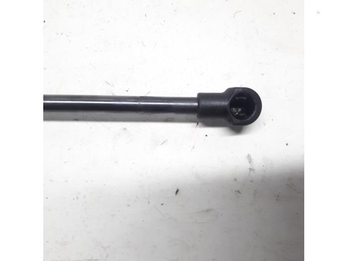 Rear gas strut, right from a Renault Twingo II (CN) 1.2 2008