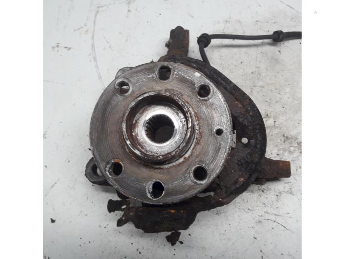 Front wheel hub from a Opel Tigra Twin Top 1.8 16V 2006