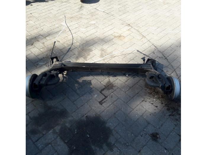 Rear-wheel drive axle from a Renault Kangoo Express (FW) 1.5 dCi 90 FAP 2019