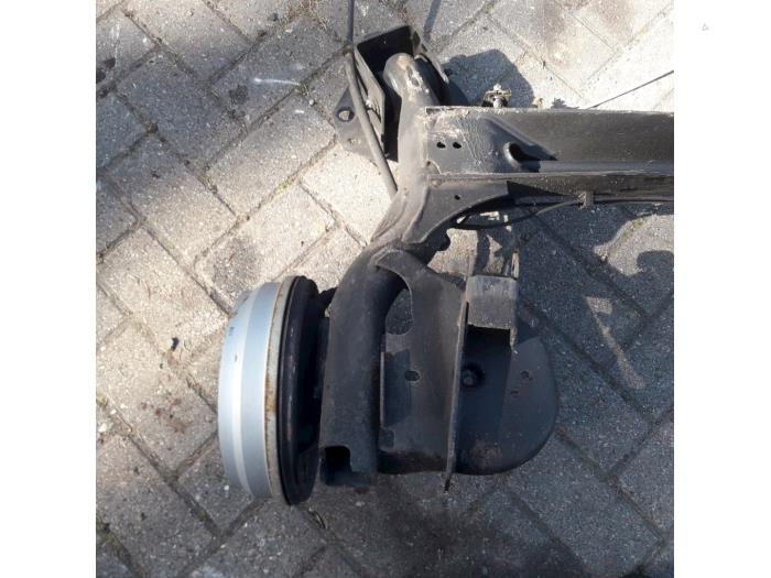 Rear-wheel drive axle from a Renault Kangoo Express (FW) 1.5 dCi 90 FAP 2019