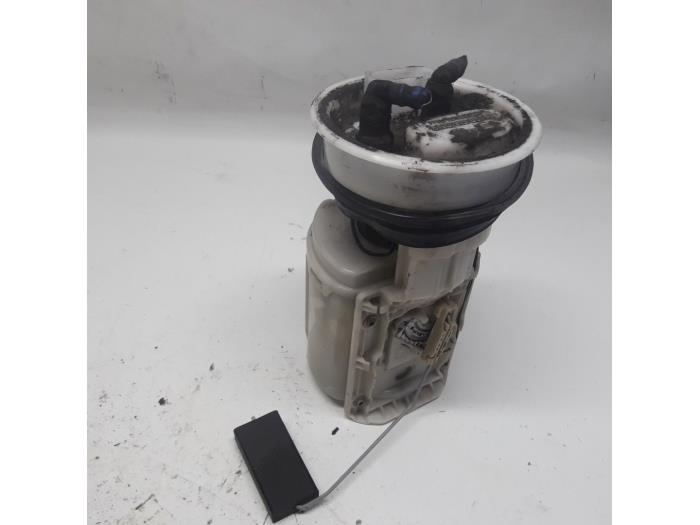 Usagé Pompe à carburant Volkswagen Polo III (6N1) 1.6i 75 Prix € 26,25 Règlement à la marge proposé par Reclycar De Boer BV