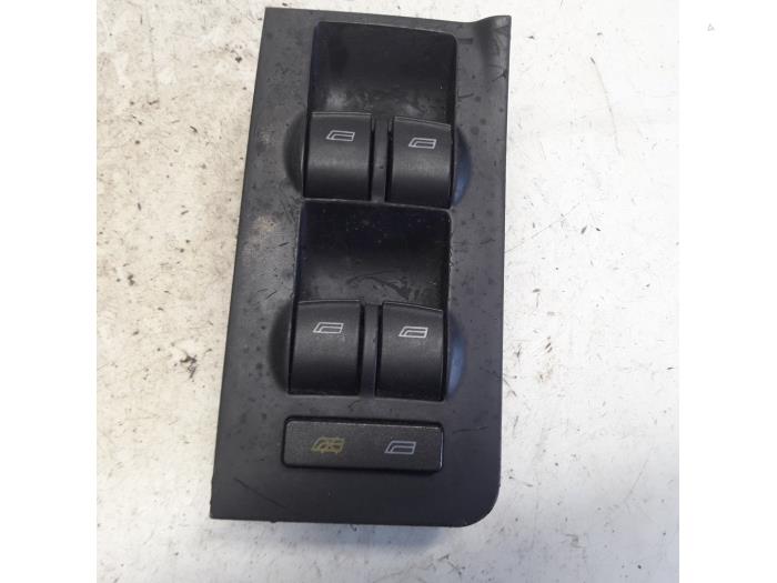 Usados Interruptor de ventanilla eléctrica Audi A6 (C5) 2.4 V6 30V Precio € 36,75 Norma de margen ofrecido por Reclycar De Boer BV