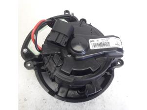Used Heating and ventilation fan motor Renault Grand Scénic IV (RFAR) 1.5 Energy dCi 110 Price € 105,00 Margin scheme offered by Reclycar De Boer BV