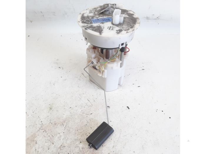 Electric fuel pump from a Ford Fiesta 6 (JA8) 1.25 16V 2009