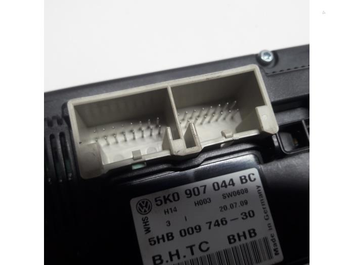 Heater control panel from a Volkswagen Golf VI (5K1) 2.0 TDI 16V 2009