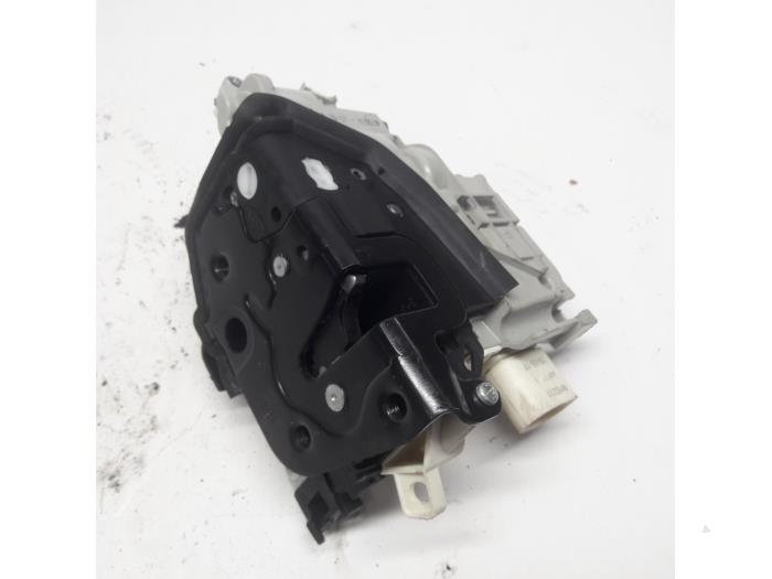 Rear door lock mechanism 4-door, left from a Audi A5 Sportback (F5A/F5F) 1.4 TFSI 16V 2018