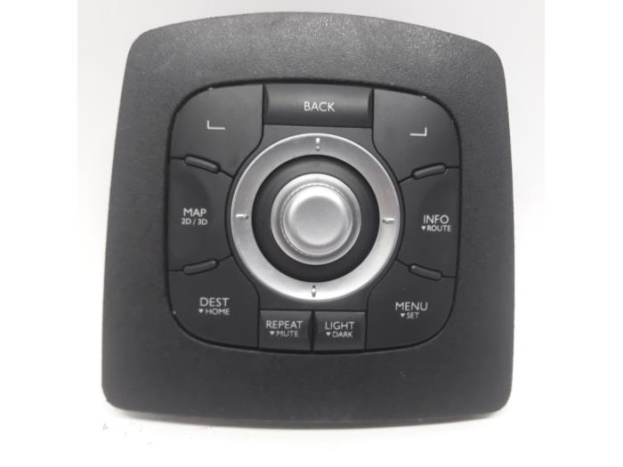 Multi-media control unit from a Renault Scénic III (JZ) 1.6 16V 2010