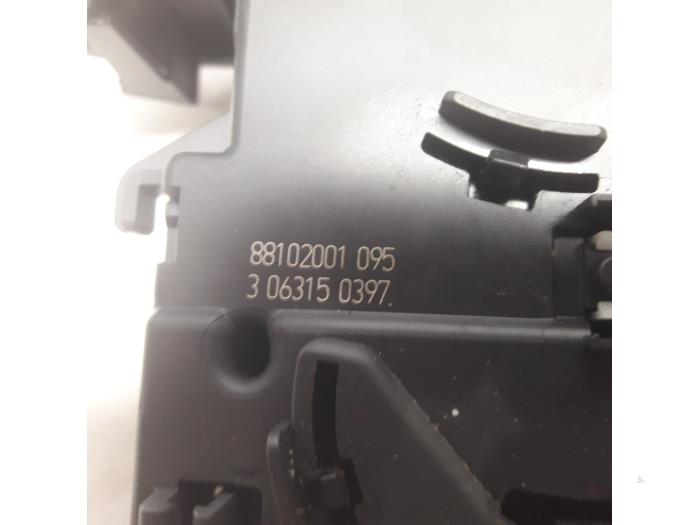 Interruptor de luz de un Renault Kangoo Express (FW) 1.5 dCi 90 FAP 2015