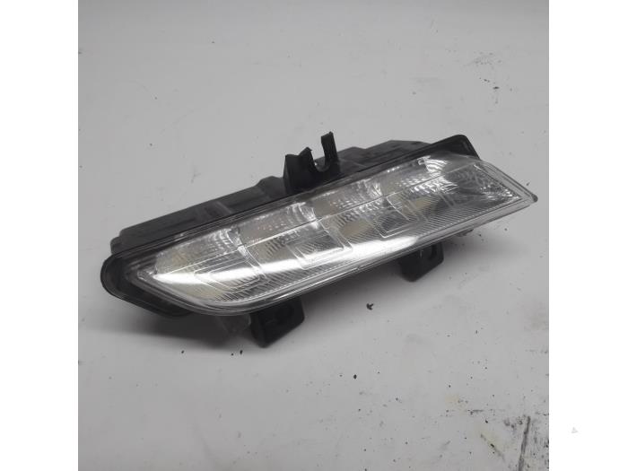 Daytime running light, right from a Renault Clio IV (5R) 1.5 Energy dCi 90 FAP 2013