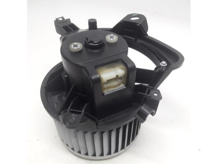 Motor de ventilador de calefactor de un Fiat Punto III (199) 0.9 TwinAir 2012