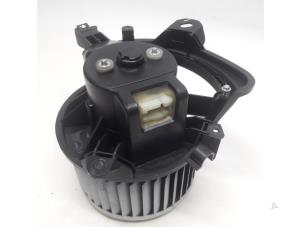 Usados Motor de ventilador de calefactor Fiat Punto III (199) 0.9 TwinAir Precio € 42,00 Norma de margen ofrecido por Reclycar De Boer BV
